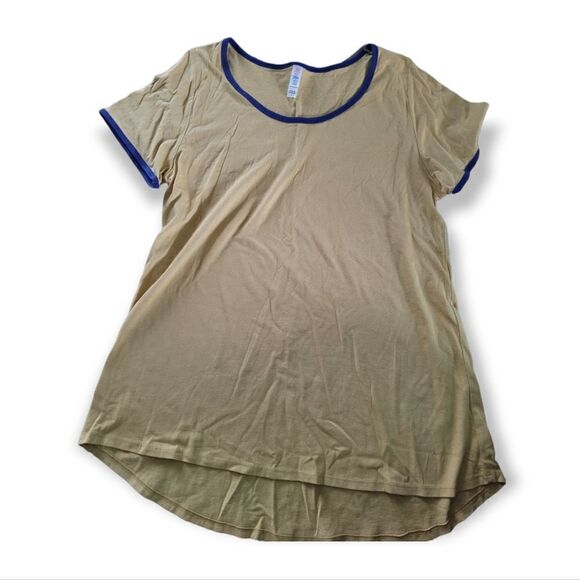 𝅺Lularoe Classic Tee‎ - Picture 1 of 2